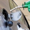 Сети АЗС продолжают снижать цены на топливо