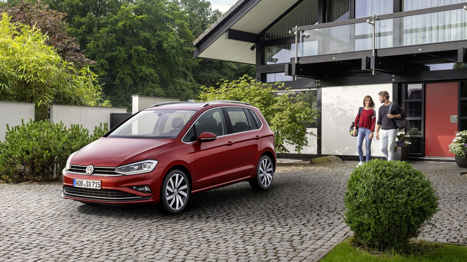 Volkswagen показал обновленный компактвэн Golf Sportsvan 