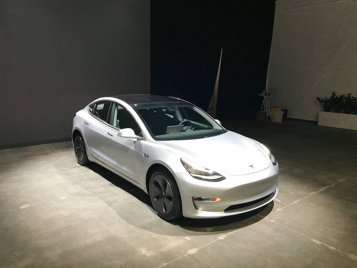 Первый подержанный Tesla Model 3 выставили на продажу