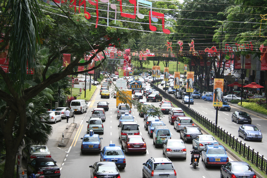 Власти Сингапура временно запретят регистрацию новых автомобилей