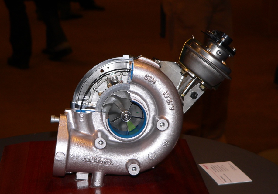Бывший сотрудник Ford придумал двигатель с отдельным турбонагнетателем для каждого цилиндра
