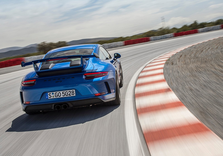 Porsche 911 можно будет зарядить от обычной розетки