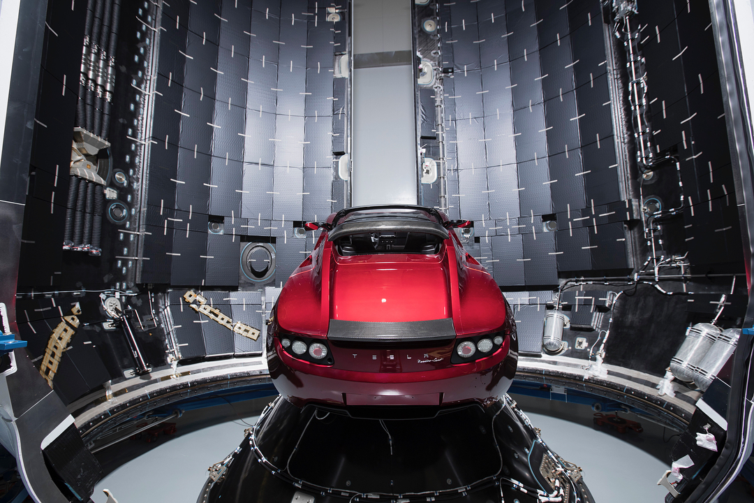 Илон Маск отправит свой Tesla Roadster на Марс