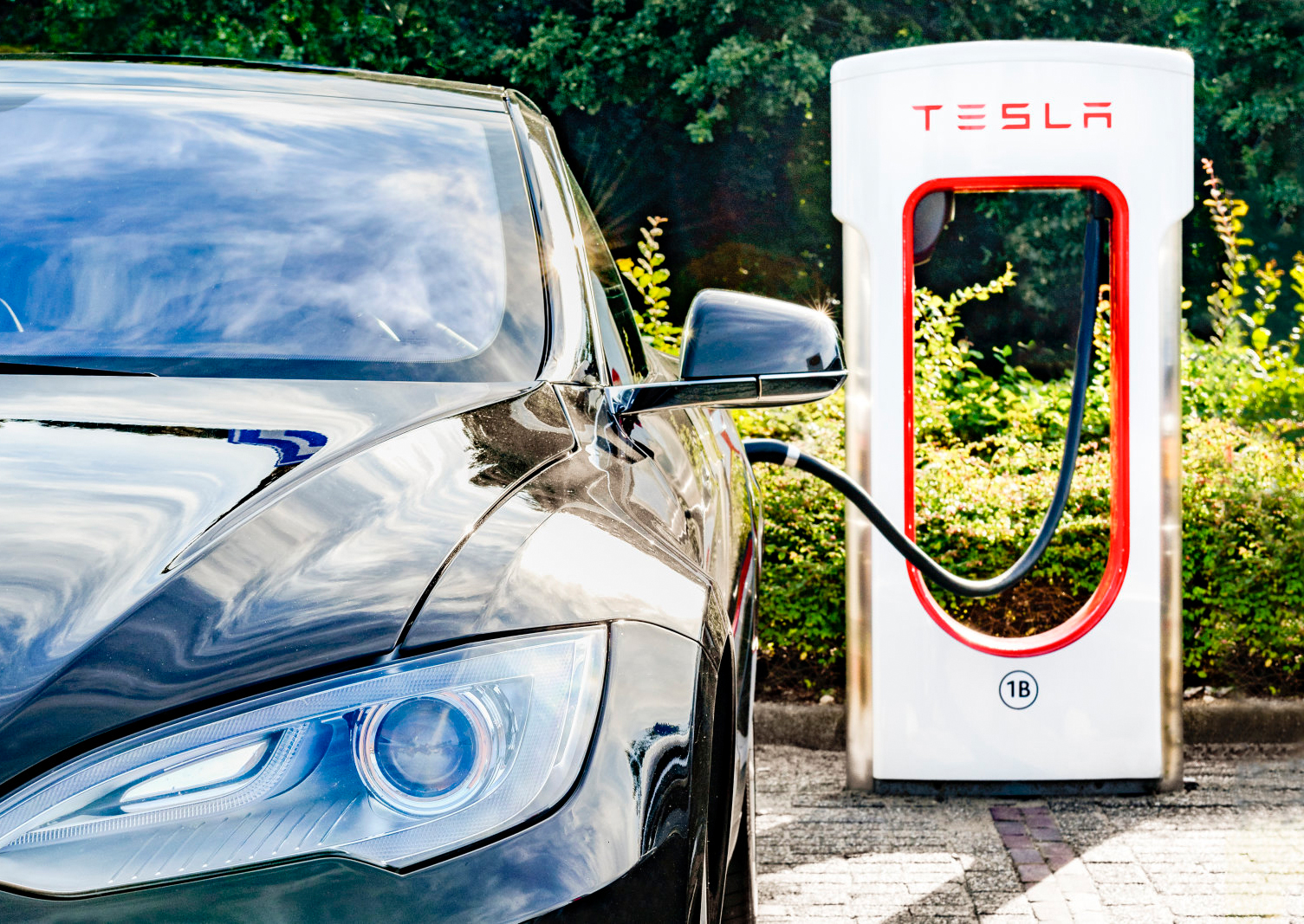Tesla ограничивает возможность использования Supercharger для коммерческого транспорта