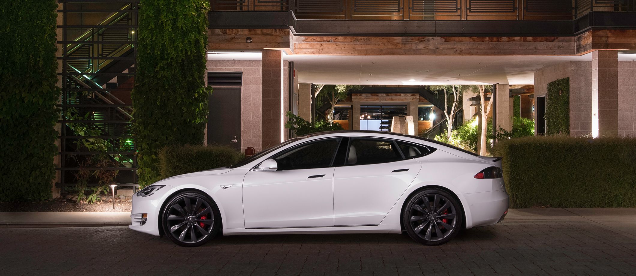 В Европе электрокары Tesla впервые обошли по продажам немецких конкурентов с ДВС