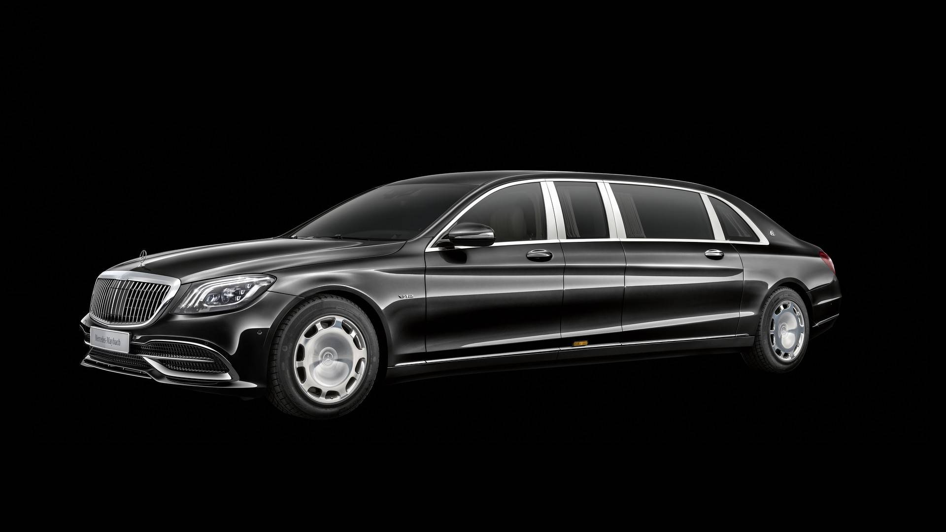 Mercedes-Benz обновила самый длинный Maybach 