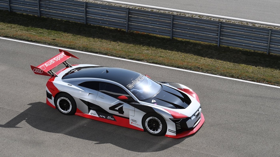 Audi рассекретила электрический прототип спорткара E-tron Vision Gran Turismo