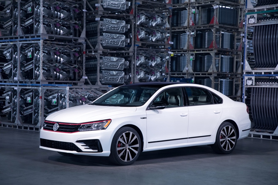 Volkswagen официально рассекретил серийный Passat GT
